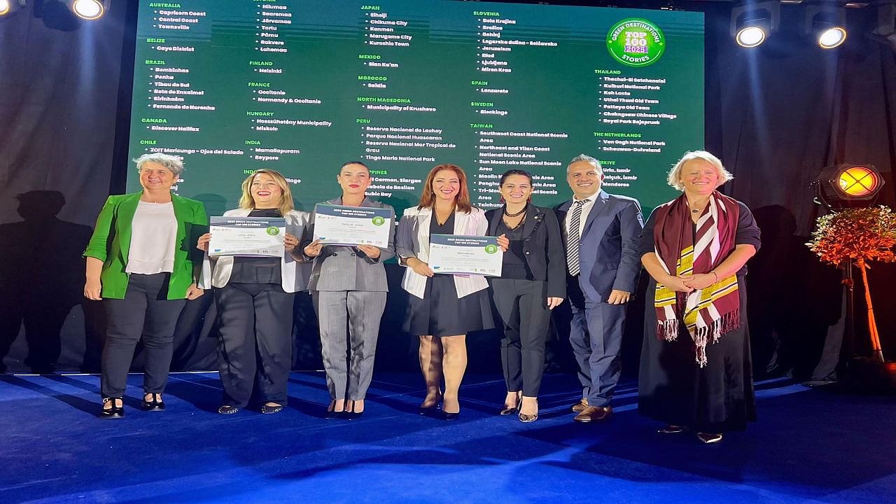 Menderes’e Fransa’da Büyük Onur