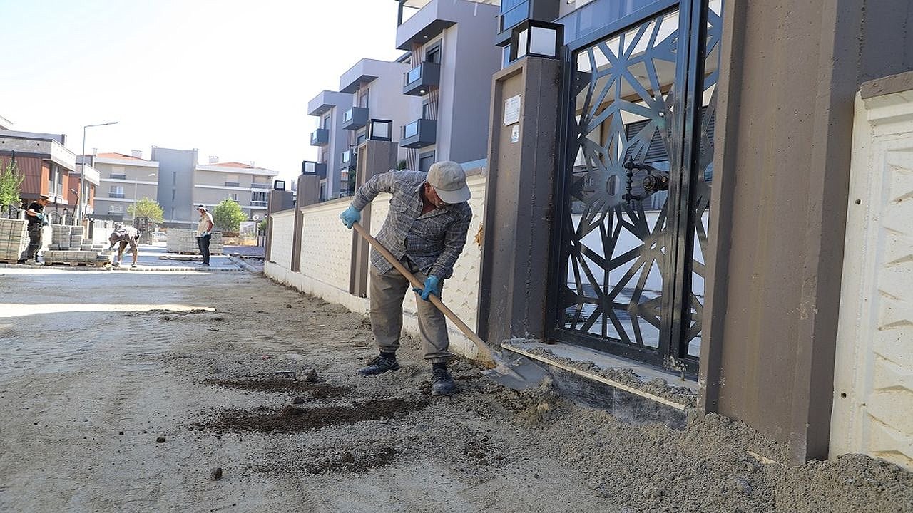 Menderes’te Yollar Yenileniyor